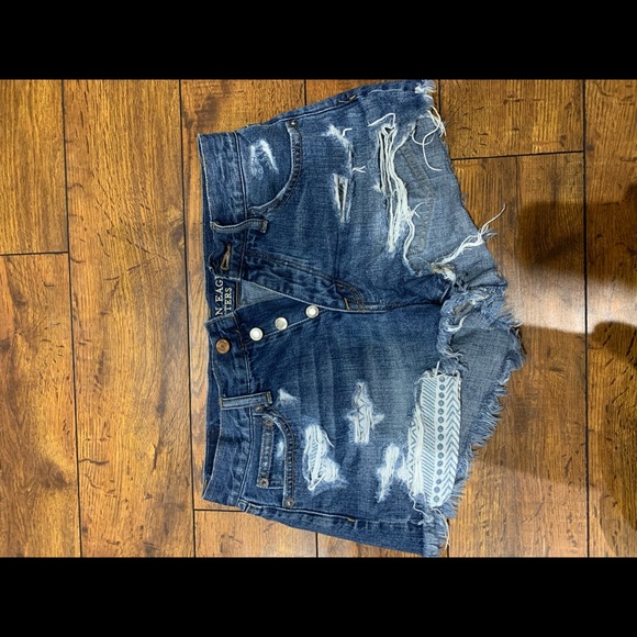 4 PAIRS OF AMERICAN EAGLE SHORTS - Picture 3 of 5